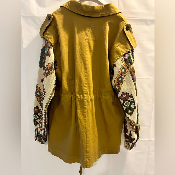 NWT Soho New York Made in Italy. Aztec print utility jacket. Avail sizes: multi. - Picture 4 of 7